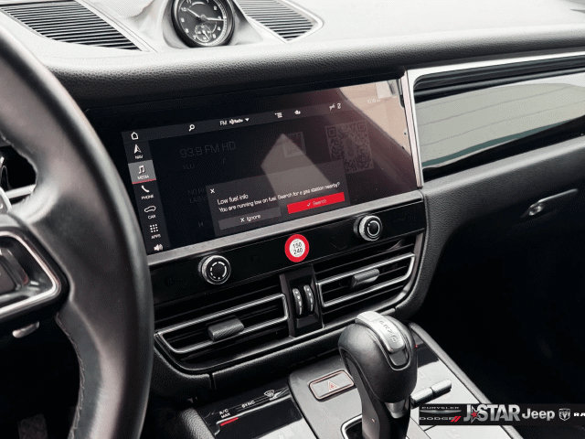 Used 2024 Porsche Macan AWD/4WD image 20