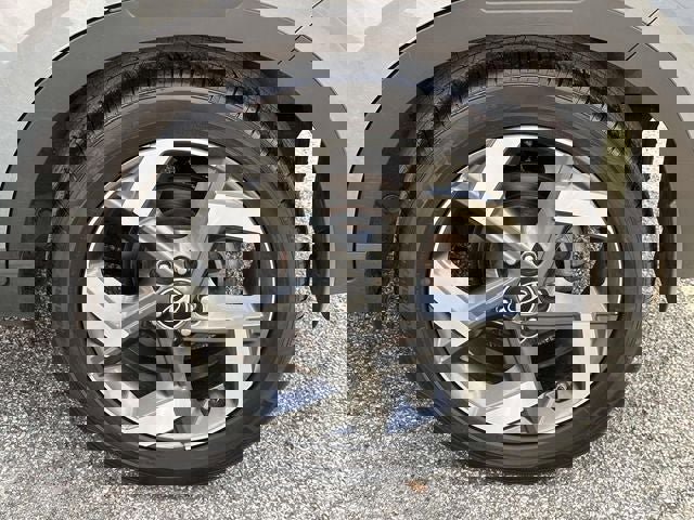 Used 2023 Hyundai Venue SEL image 14