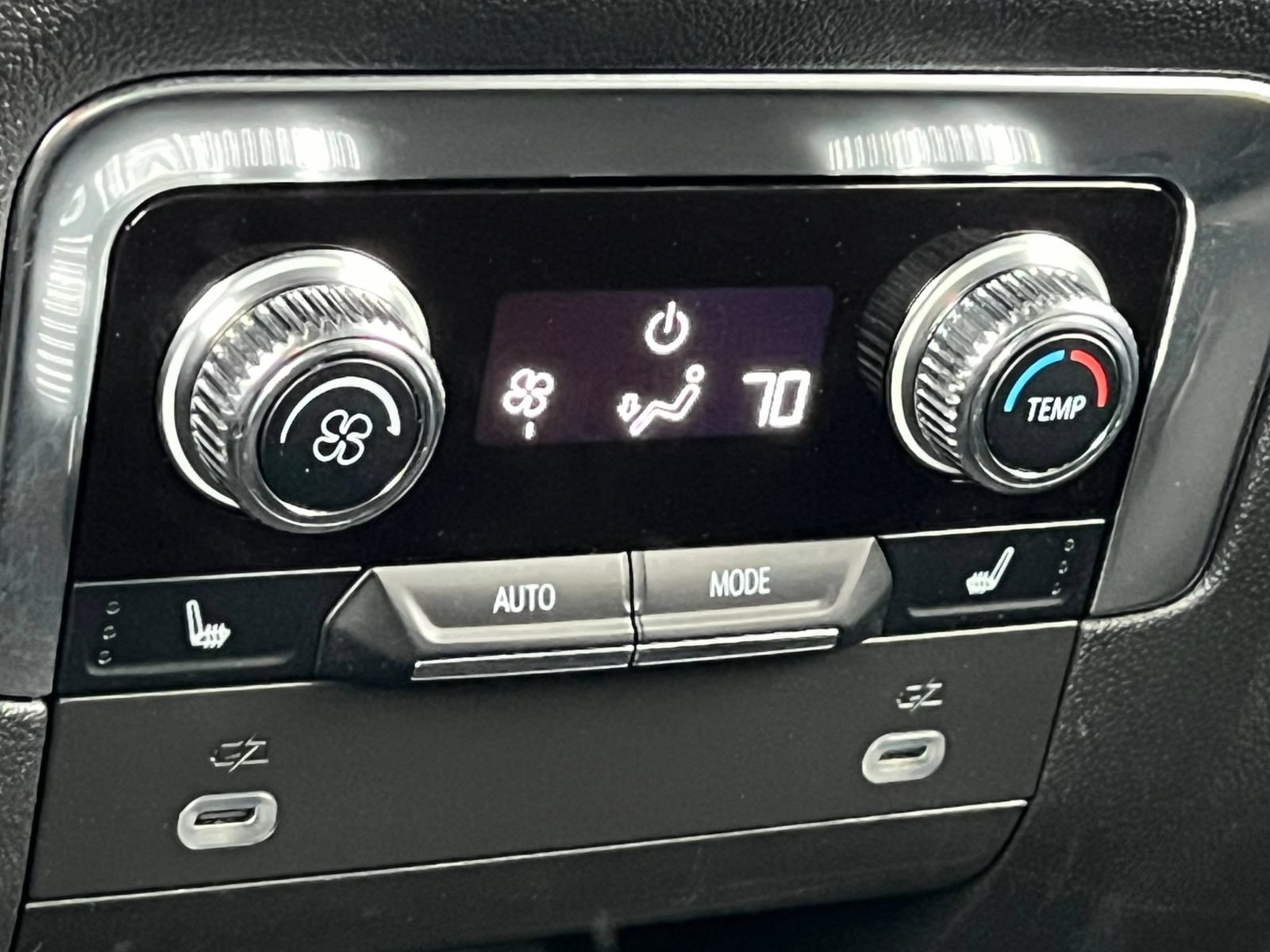 Used 2023 GMC Yukon XL AT4 w/ AT4 Premium Plus Package AWD/4WD image 43