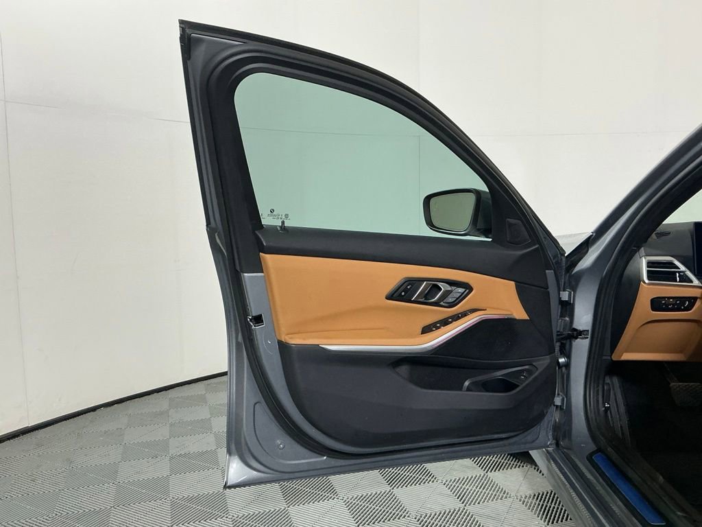Certified 2025 BMW 330i Sedan w/ Convenience Package RWD image 19
