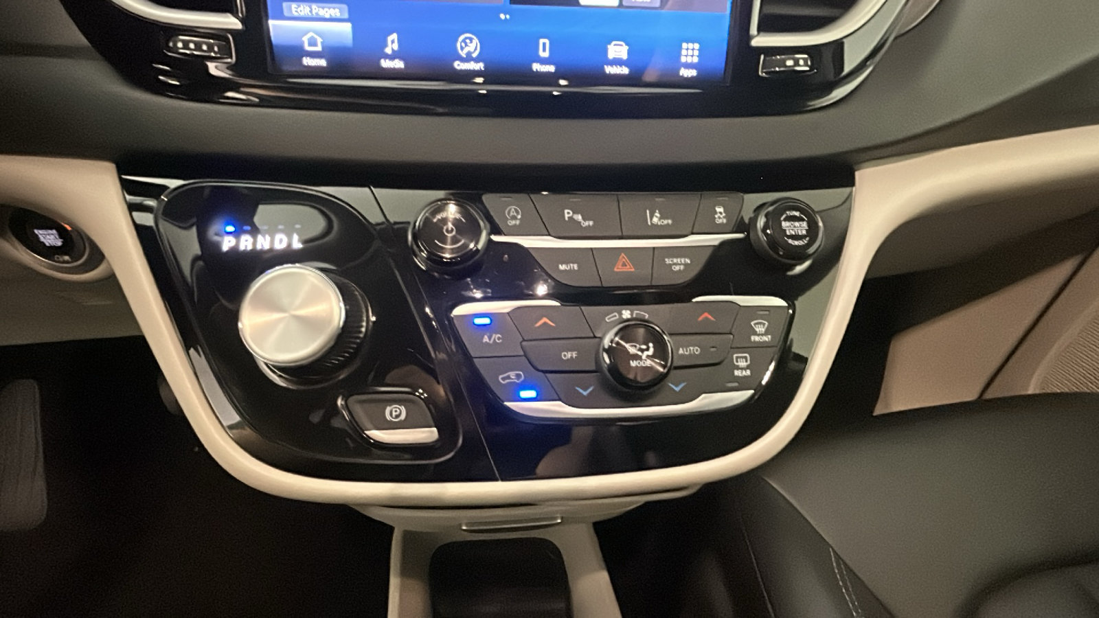 Used 2024 Chrysler Pacifica Touring-L FWD image 24