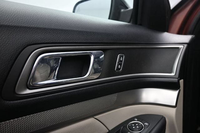 Used 2018 Ford Explorer XLT w/ Equipment Group 202A AWD/4WD image 14