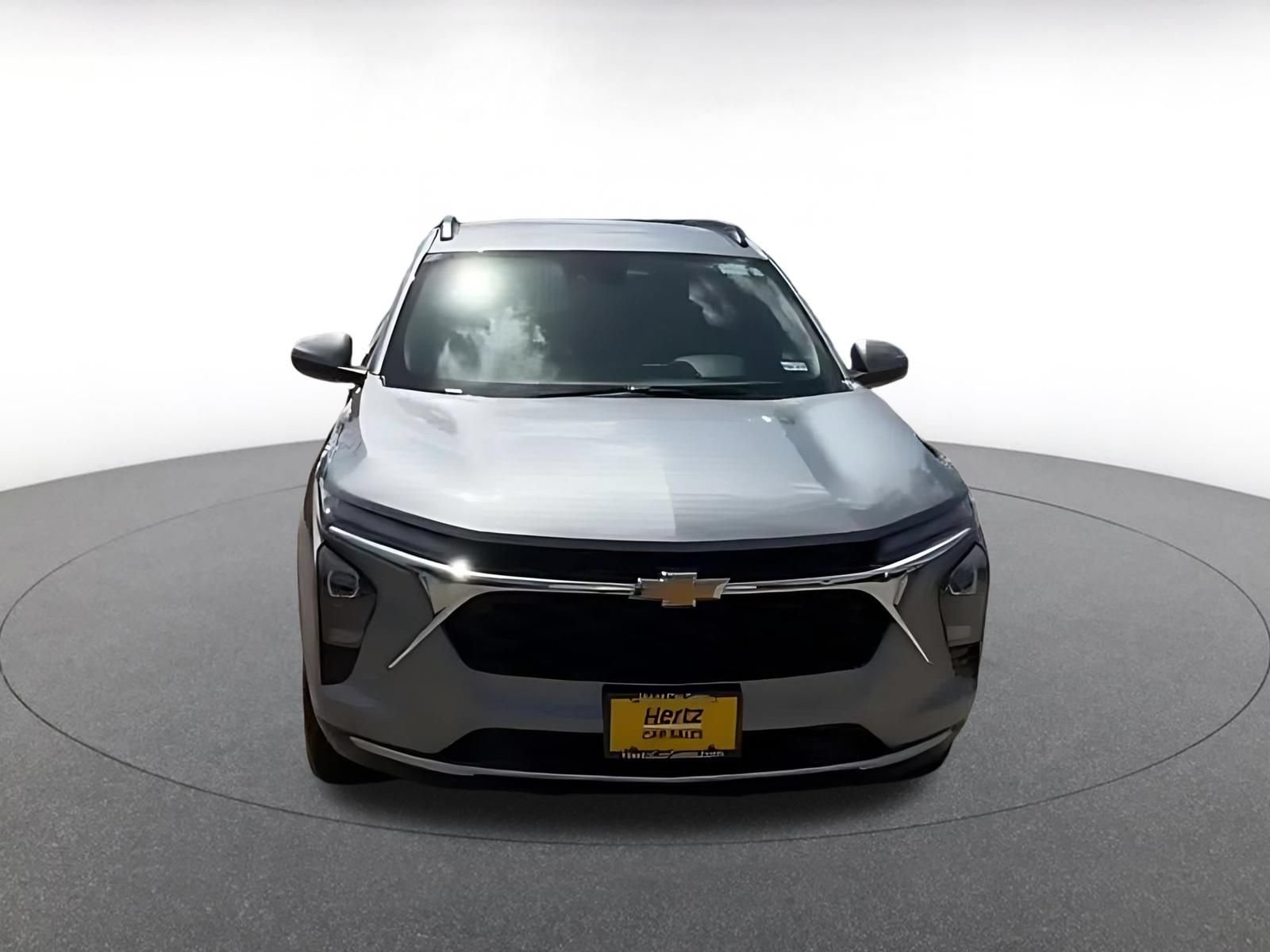 Used 2025 Chevrolet Trax LT FWD image 4