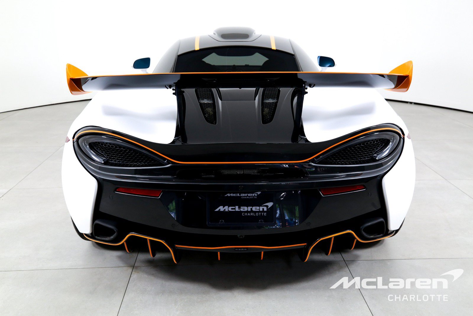 Used 2020 McLaren 620R RWD image 8