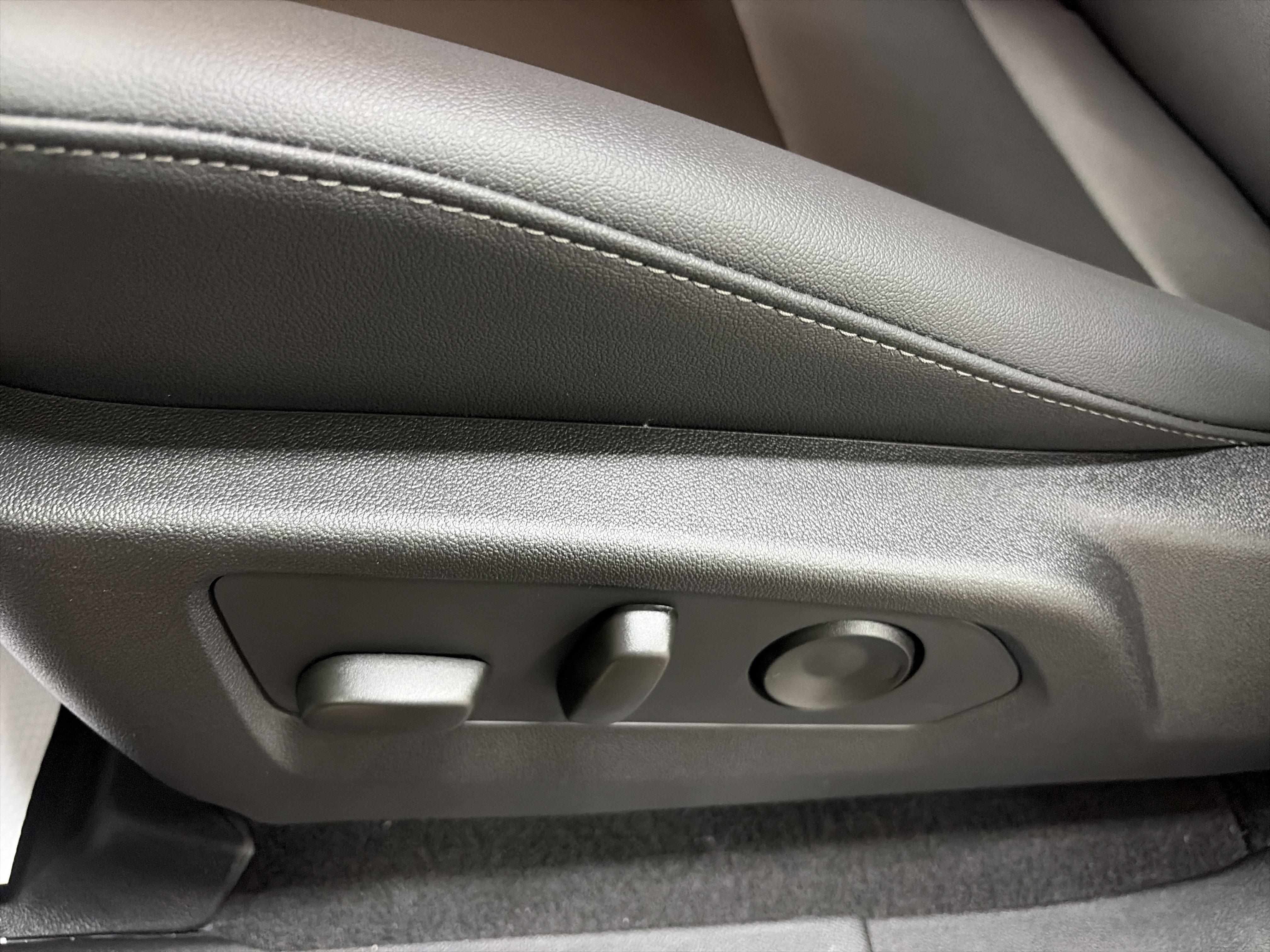 Used 2026 GMC Canyon Elevation w/ Convenience Package image 15