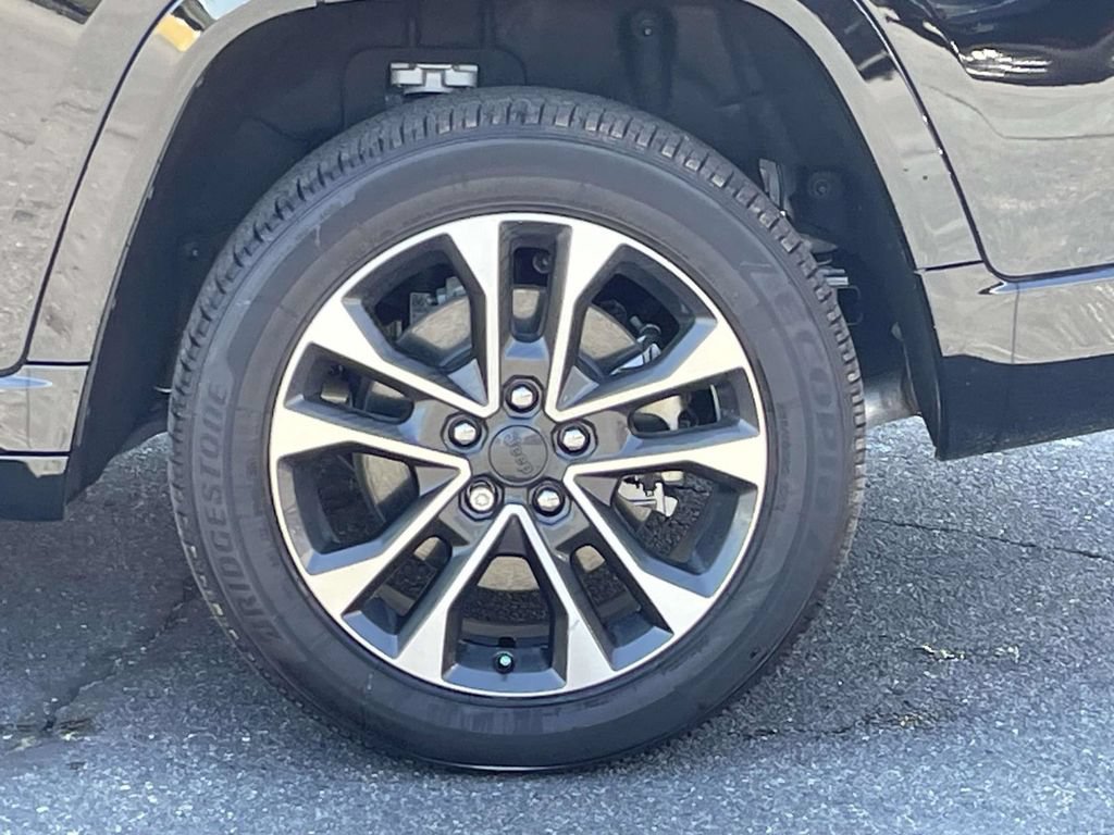 New 2025 Jeep Grand Cherokee L Overland w/ Luxury Tech Group IV AWD/4WD image 12