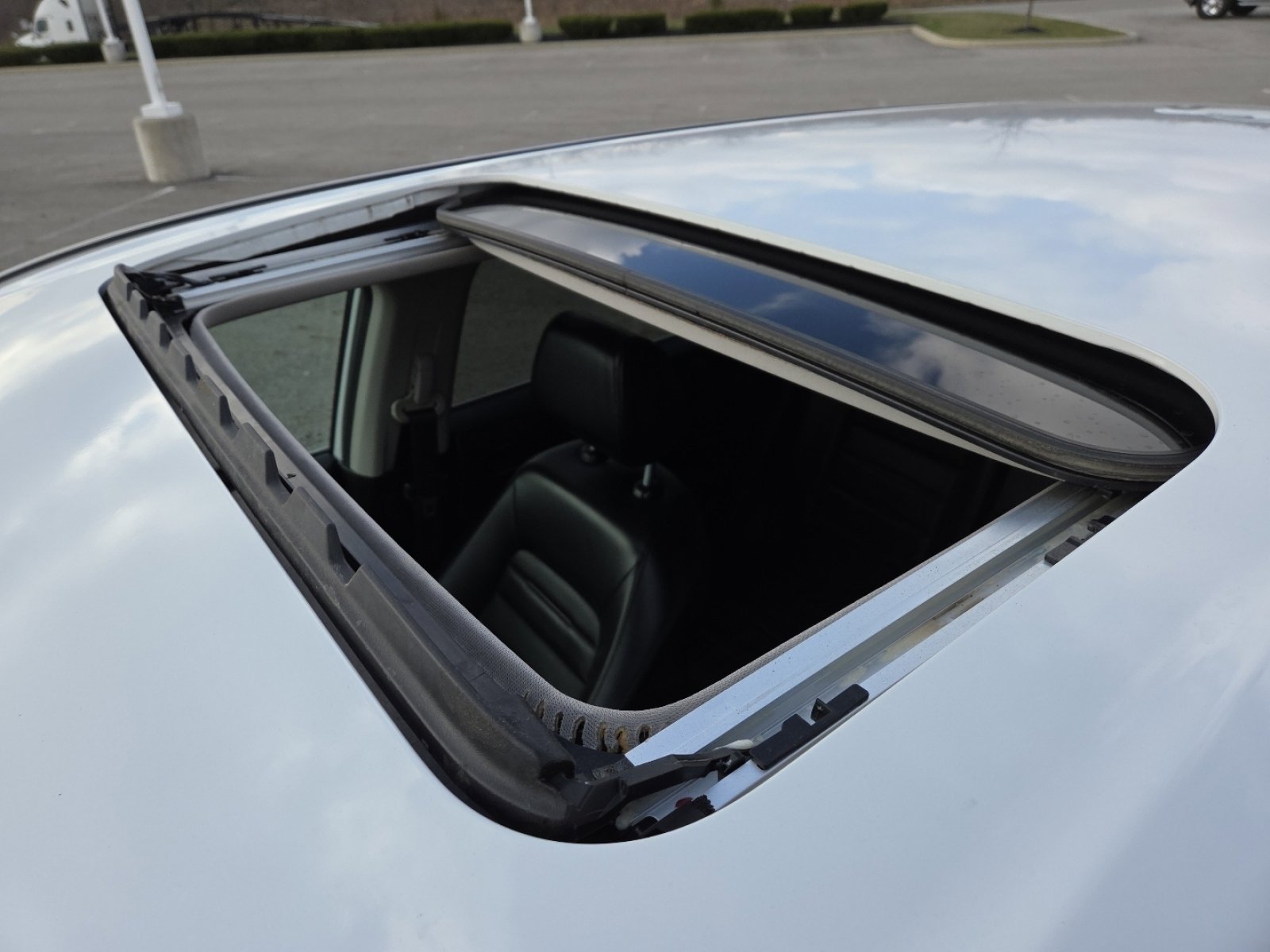 Used 2023 Honda CR-V EX-L image 4