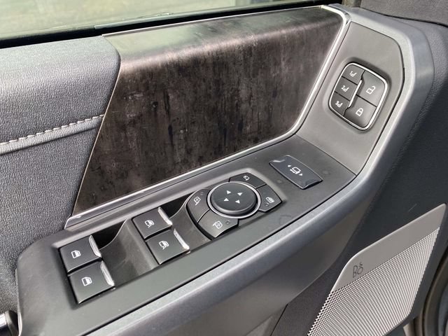 Used 2023 Ford F250 Lariat w/ Lariat Ultimate Package AWD/4WD image 19