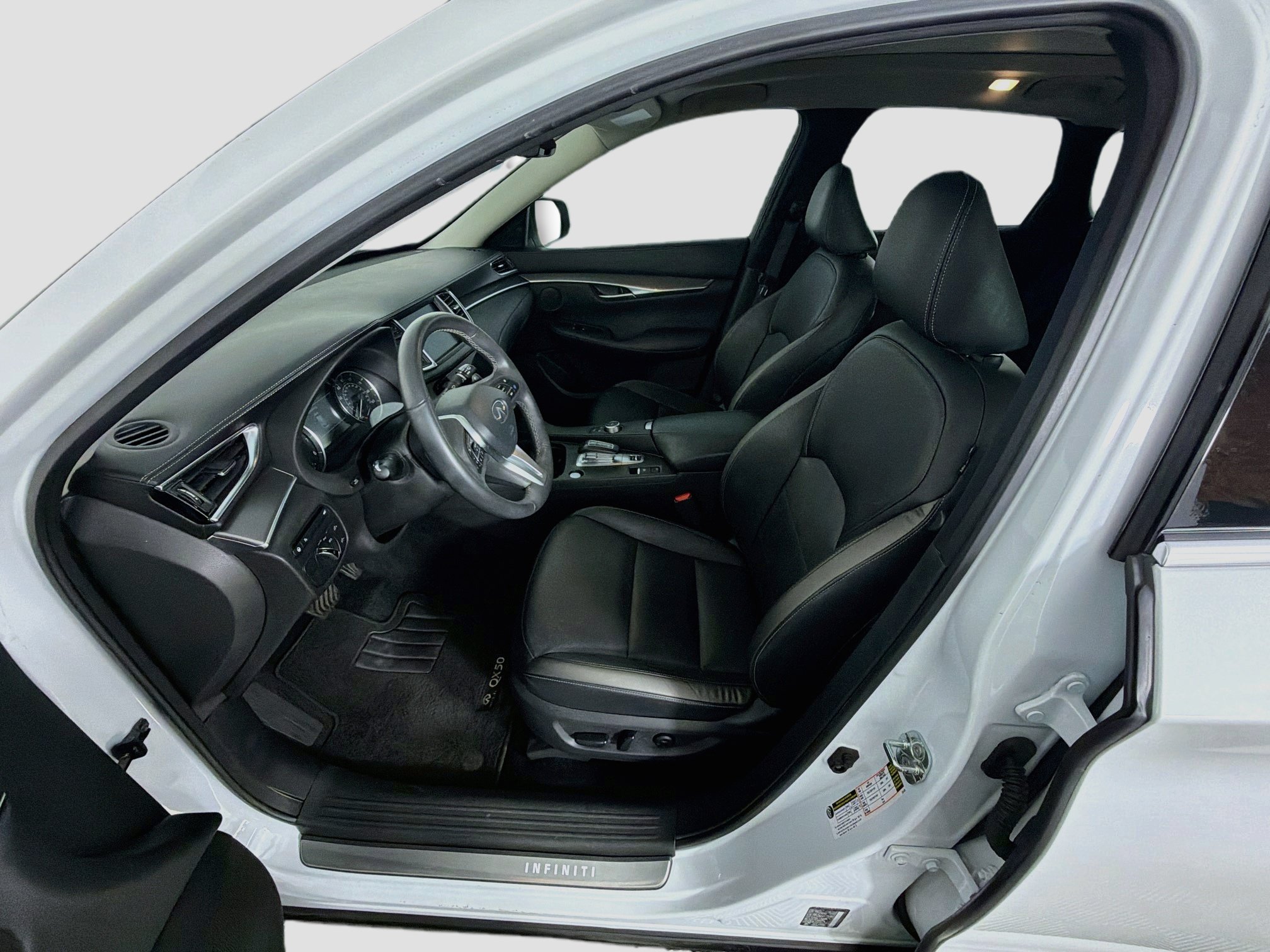 Used 2023 INFINITI QX50 Luxe FWD image 13