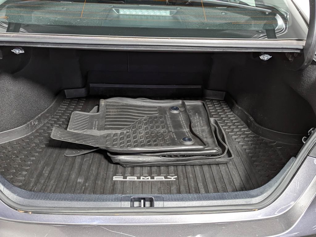 Used 2022 Toyota Camry SE image 39