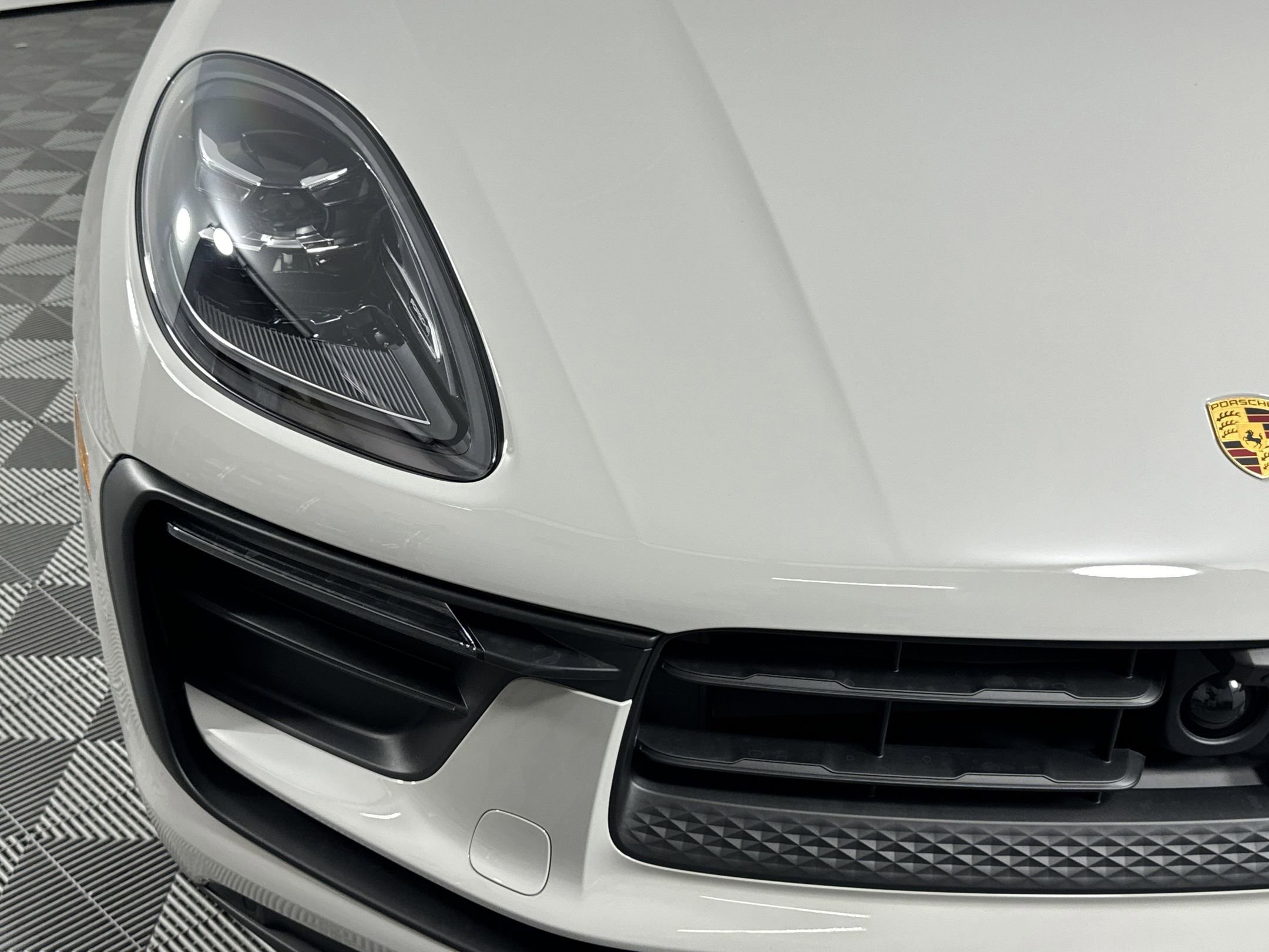 Certified 2025 Porsche Macan image 12