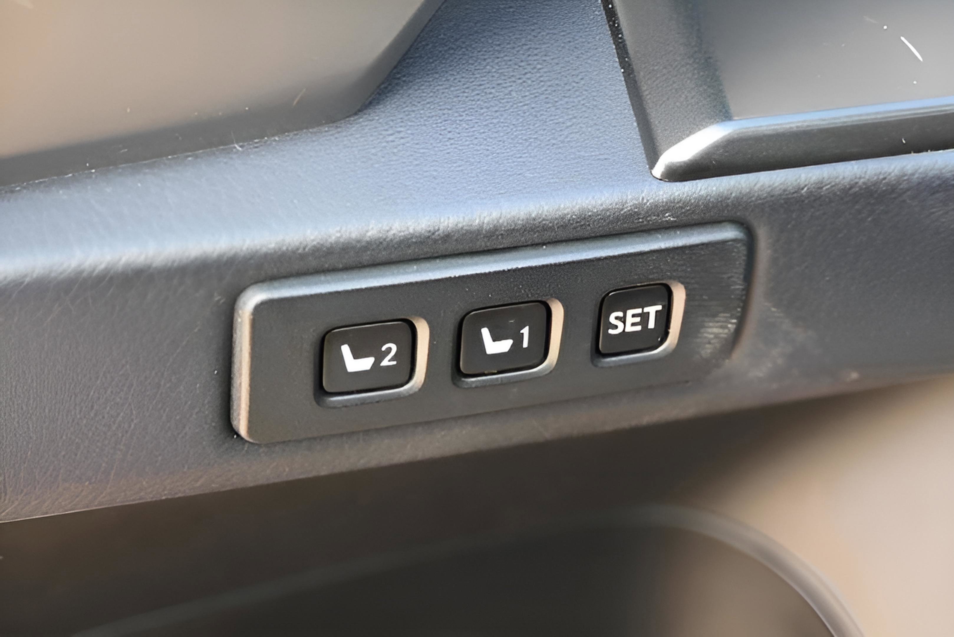 Used 2023 Lexus GX 460 Luxury w/ Sport Design Package image 19