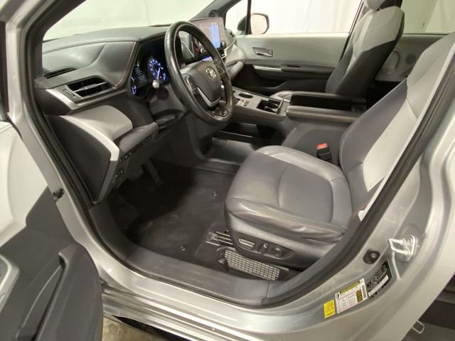 Used 2022 Toyota Sienna XSE w/ XSE Plus Package image 12