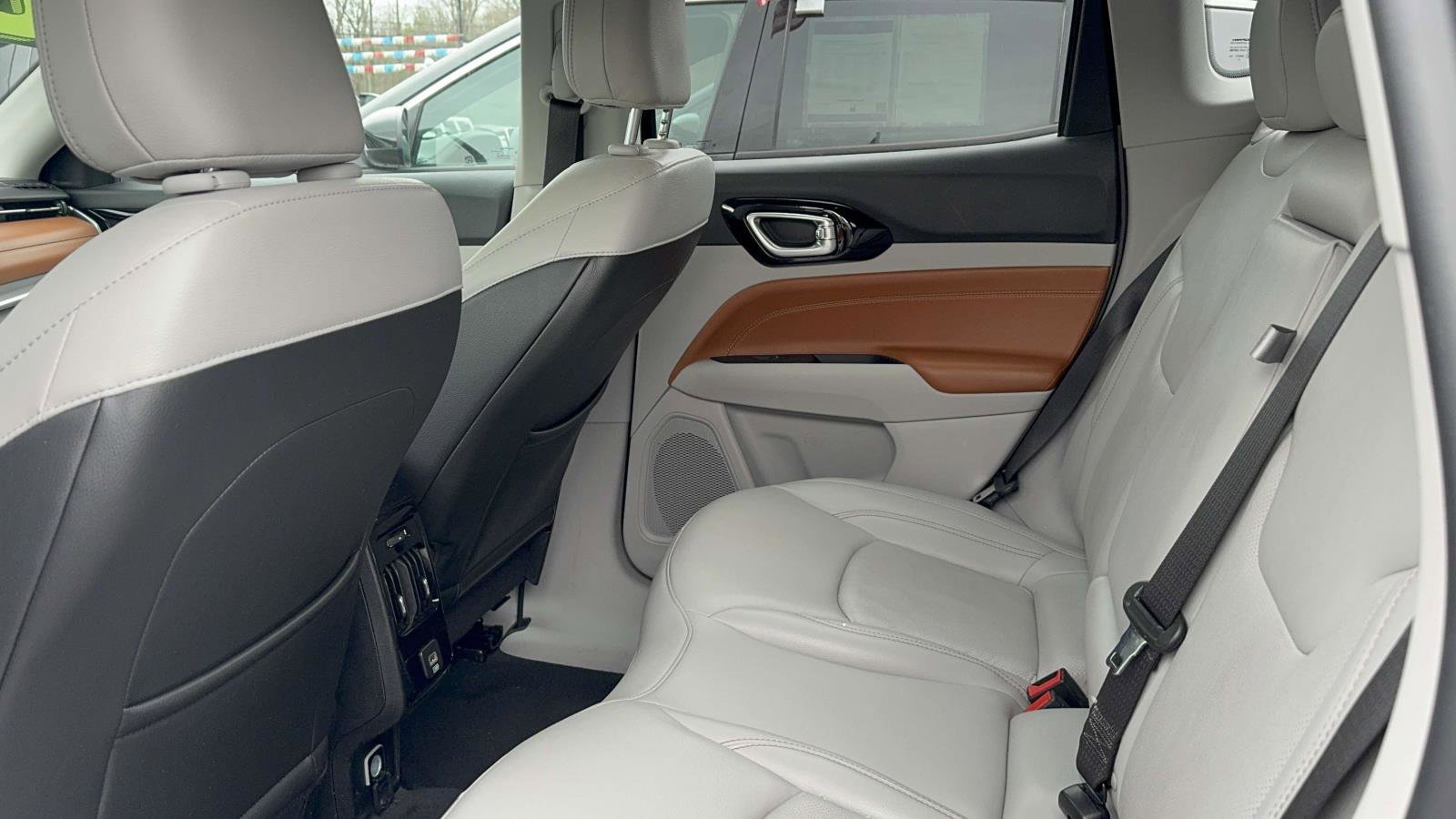 Used 2022 Jeep Compass Limited image 32