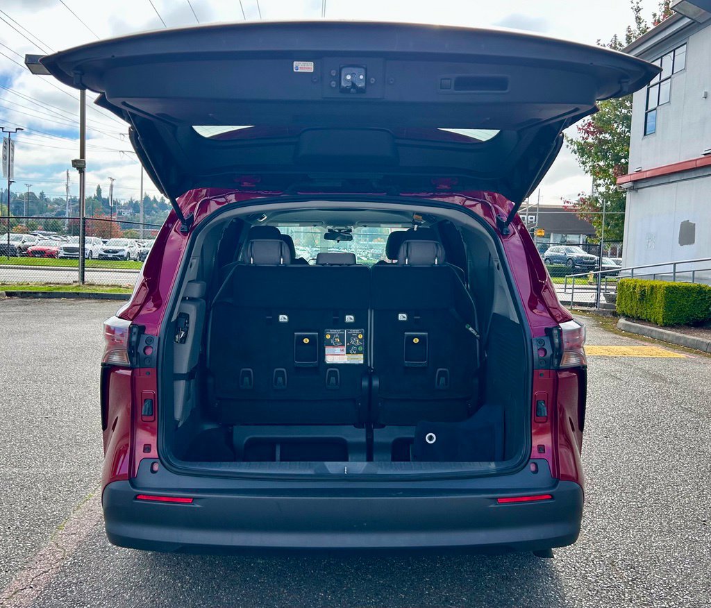 Certified 2024 Toyota Sienna LE AWD/4WD image 28