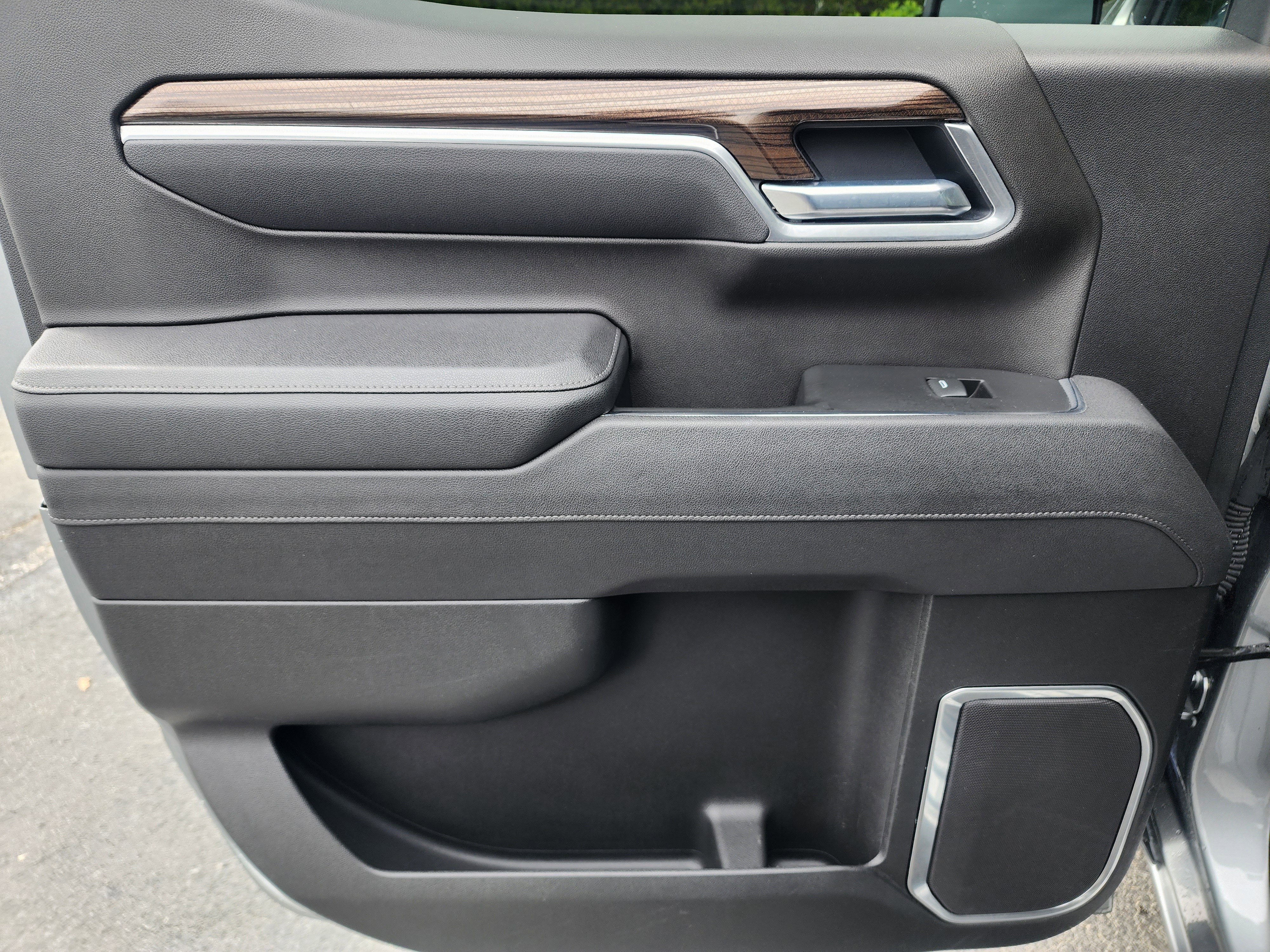 Used 2025 Chevrolet Silverado 1500 LT image 17