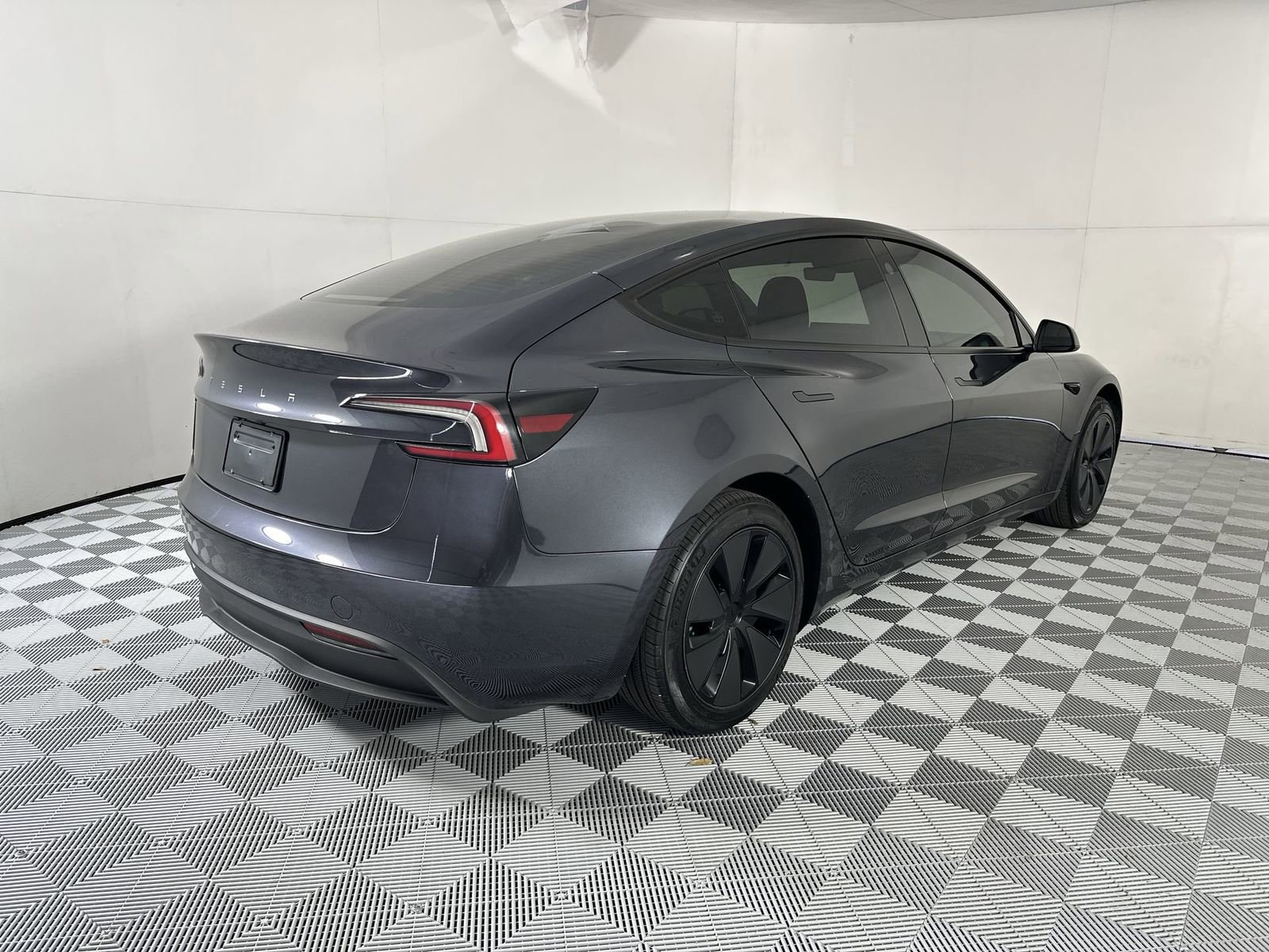 Used 2025 Tesla Model 3 image 8