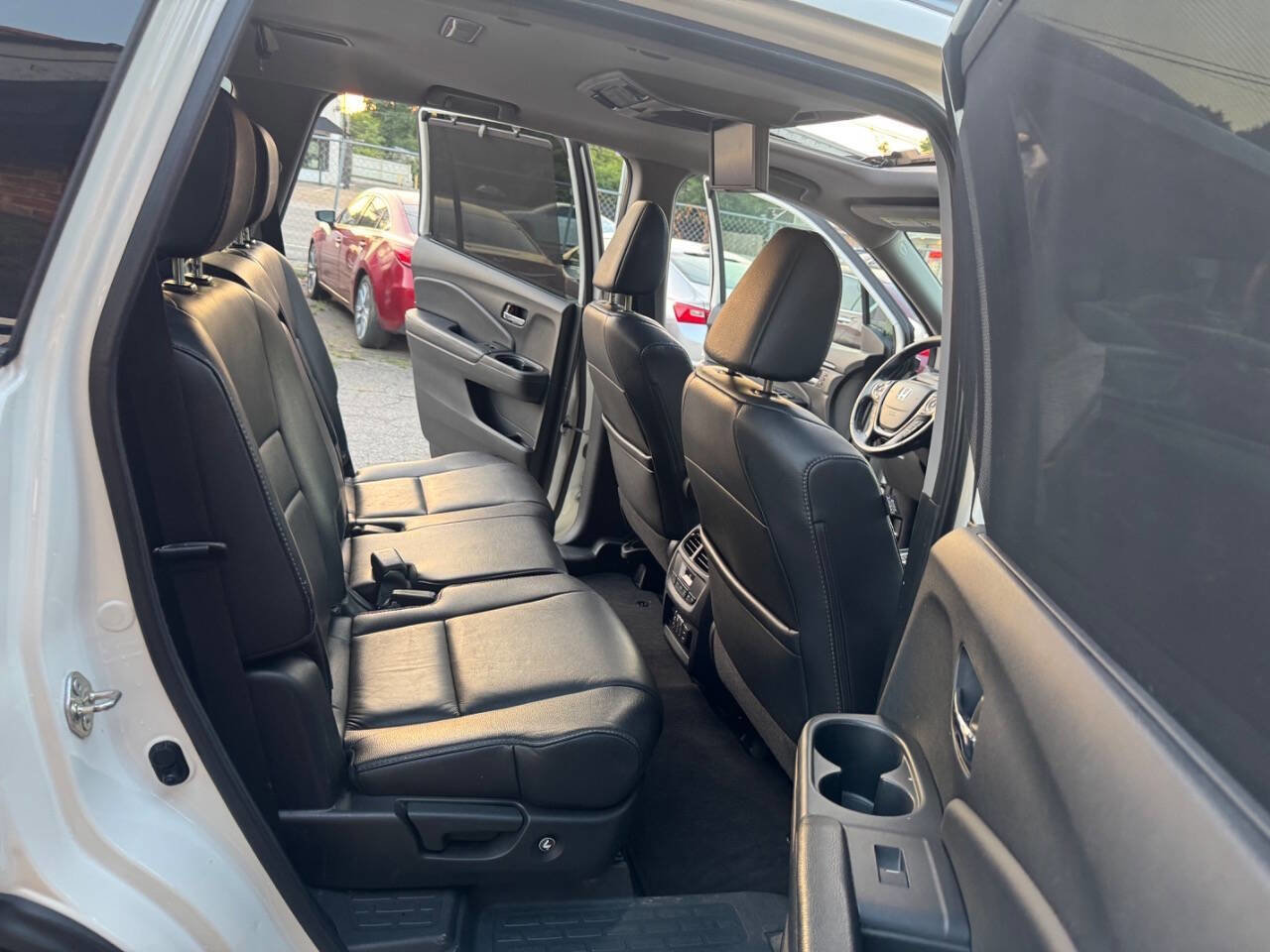 Used 2018 Honda Pilot Touring image 17