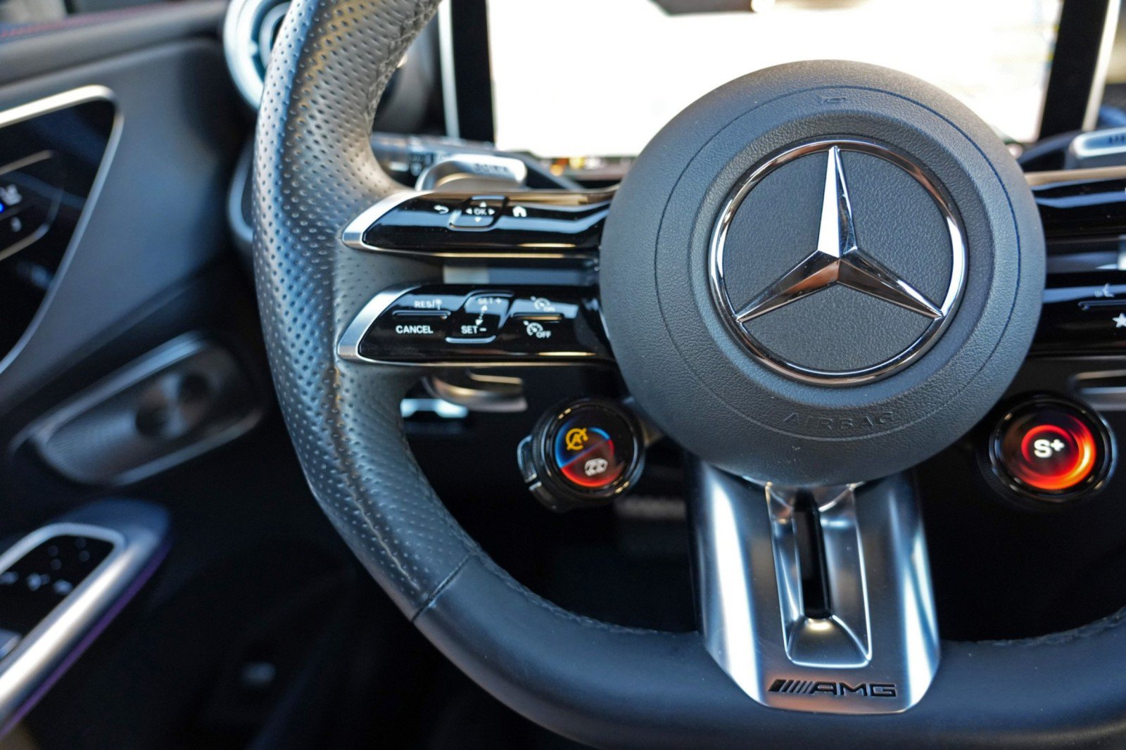Used 2025 Mercedes-Benz GLC 43 AMG 4MATIC w/ AMG Night Package image 24