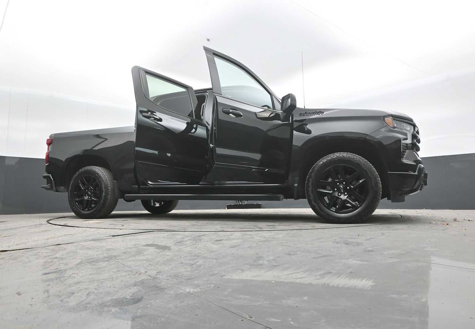 Used 2025 Chevrolet Silverado 1500 High Country w/ Midnight Edition AWD/4WD image 59