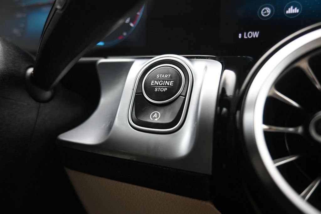 Used 2022 Mercedes-Benz GLB 250 4MATIC image 28