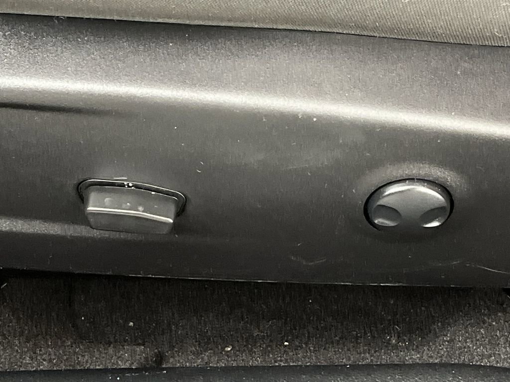 Used 2023 Dodge Challenger SXT image 12