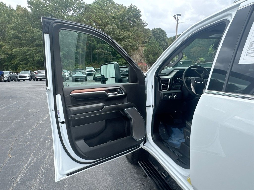 Used 2024 GMC Sierra 3500 Denali w/ Denali Reserve Package image 14