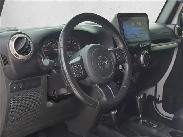 Used 2017 Jeep Wrangler Unlimited Rubicon w/ Cold Weather Group AWD/4WD image 8