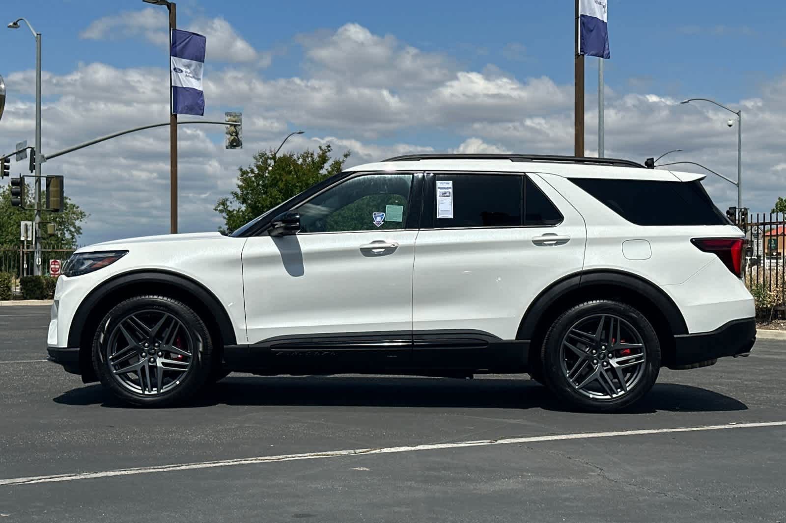 Certified 2025 Ford Explorer ST AWD/4WD image 6