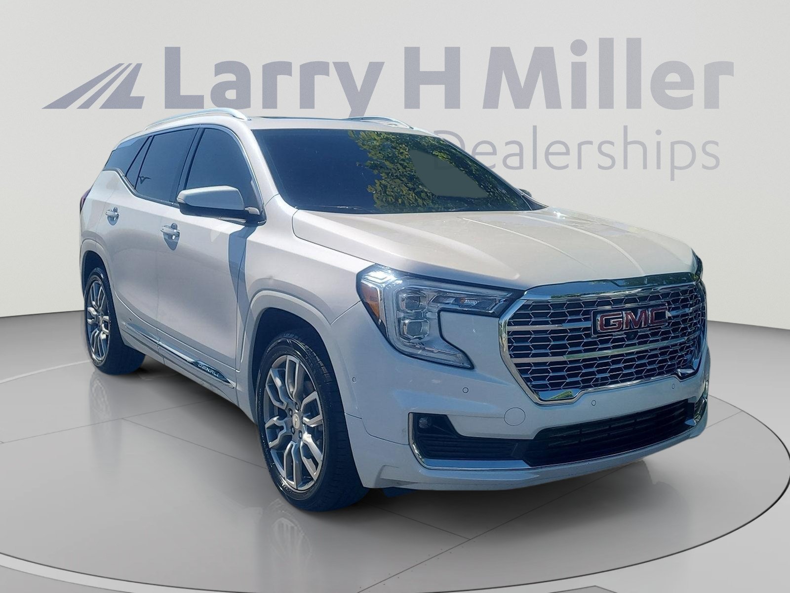 Used 2022 GMC Terrain Denali w/ Denali Premium Package AWD/4WD image 7
