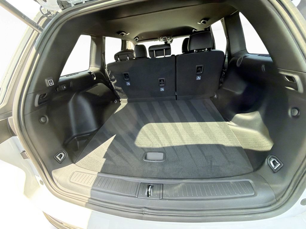 Certified 2025 Jeep Grand Cherokee Altitude RWD image 21