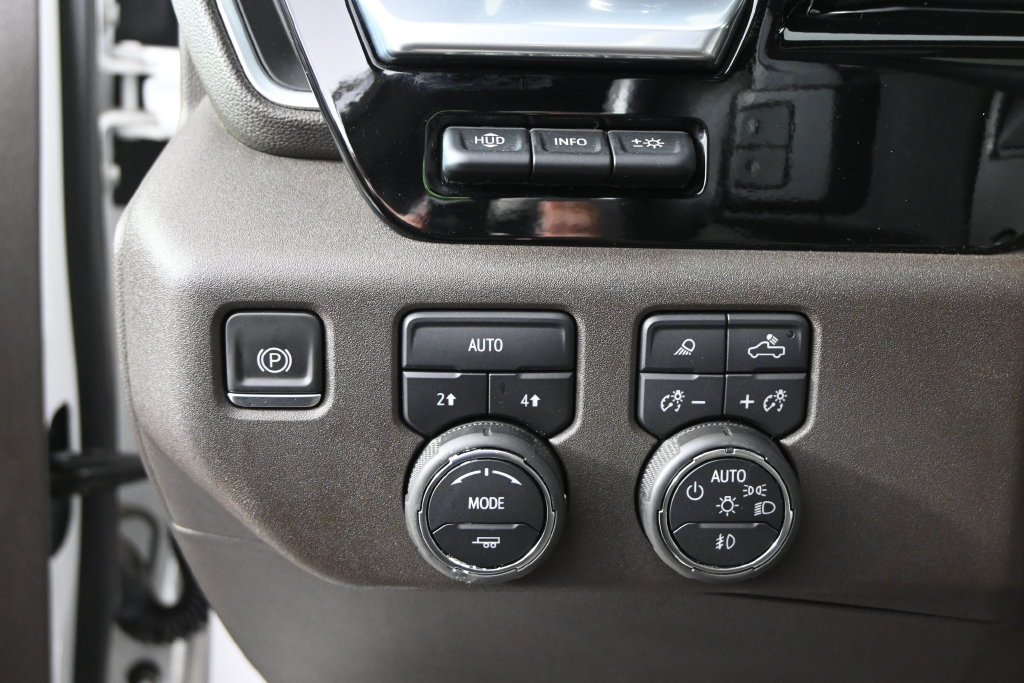 Used 2022 Chevrolet Silverado 1500 LTZ w/ LTZ Premium Package AWD/4WD image 23