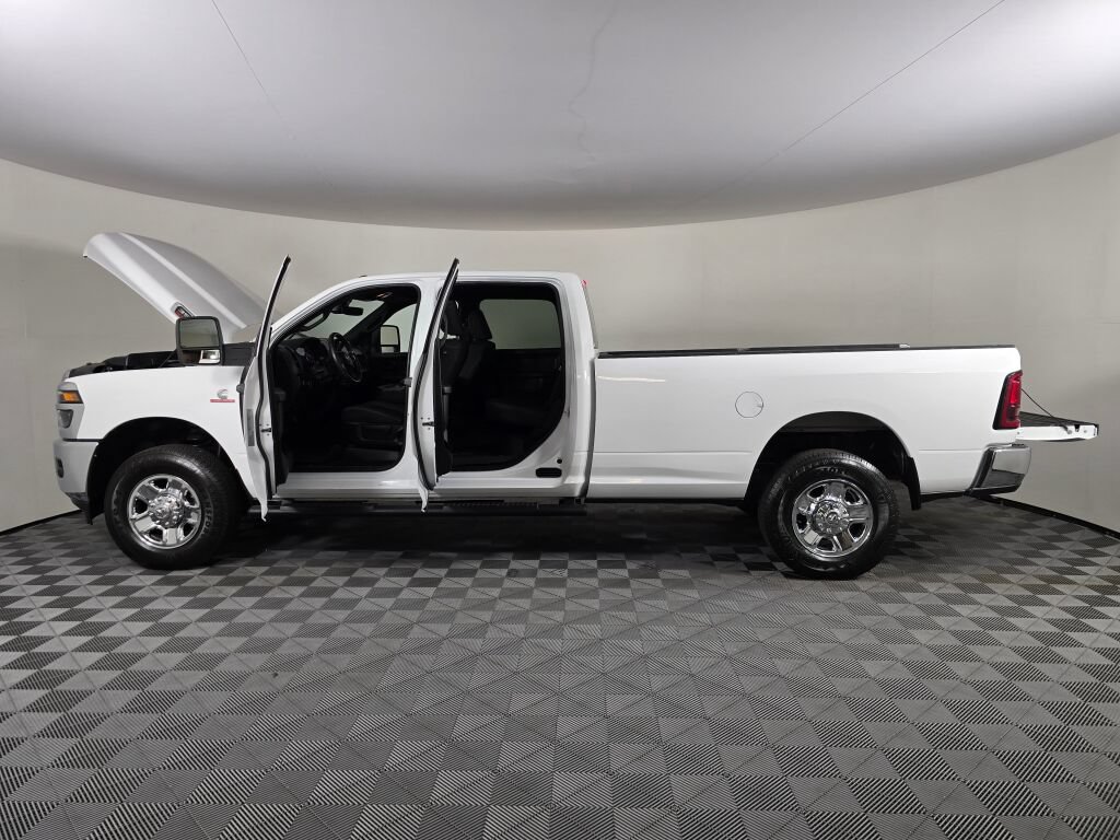 Used 2025 RAM 3500 Tradesman AWD/4WD image 17