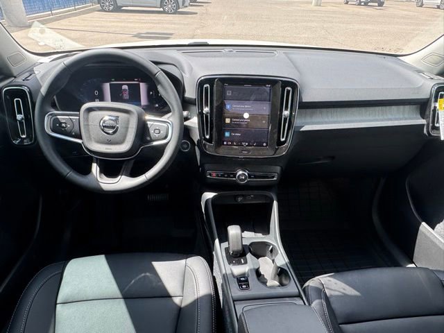New 2025 Volvo XC40 B5 Core w/ Protection Package image 25
