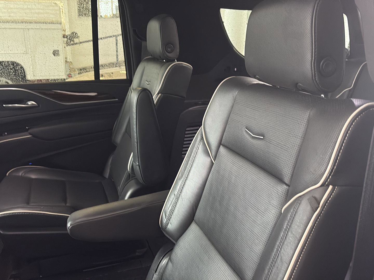 Used 2022 Cadillac Escalade ESV Premium Luxury image 23