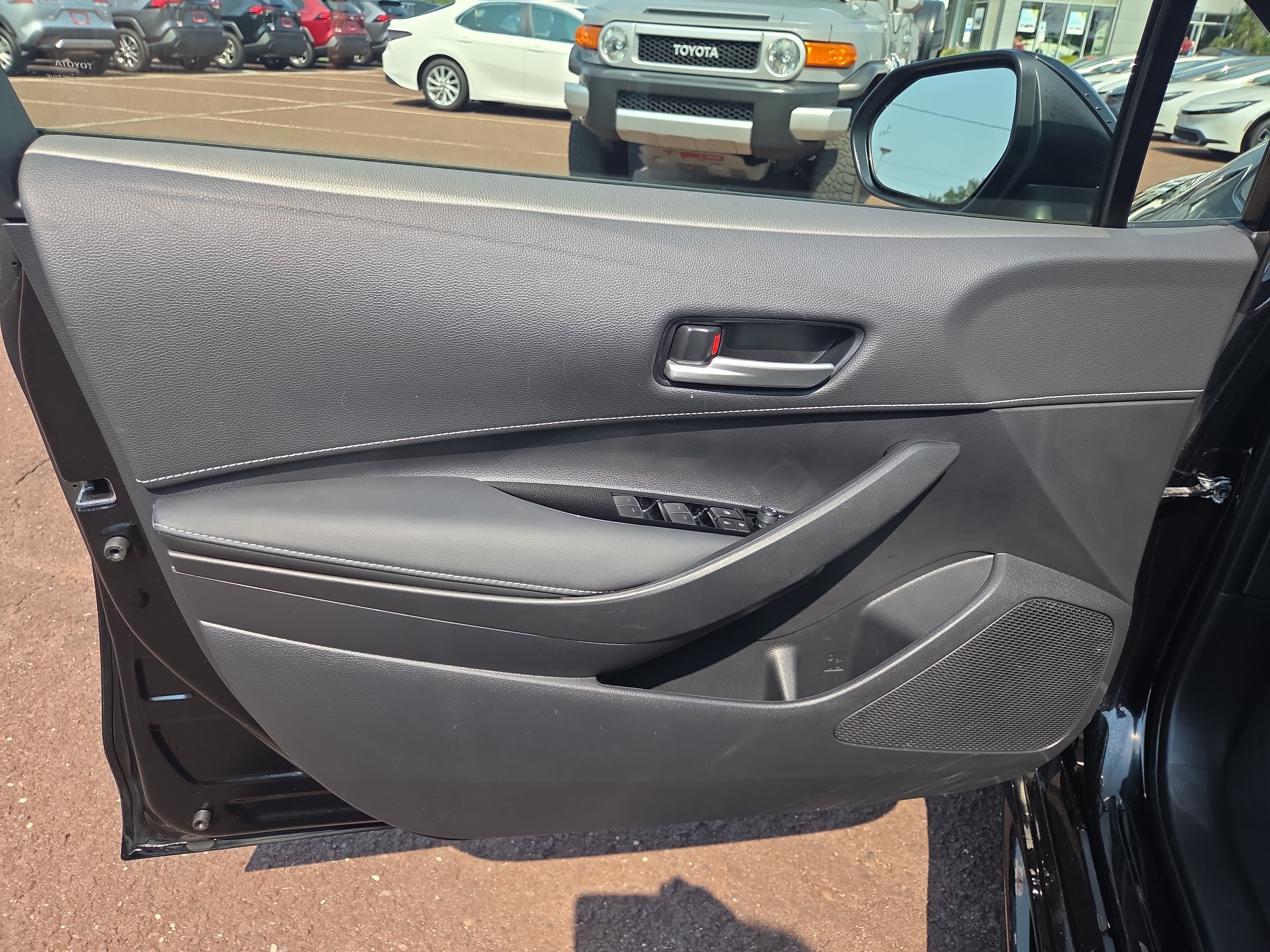 Certified 2025 Toyota Corolla Hatchback w/ SE Package FWD image 14