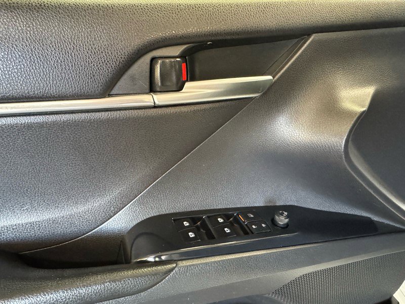 Used 2019 Toyota Camry SE image 12