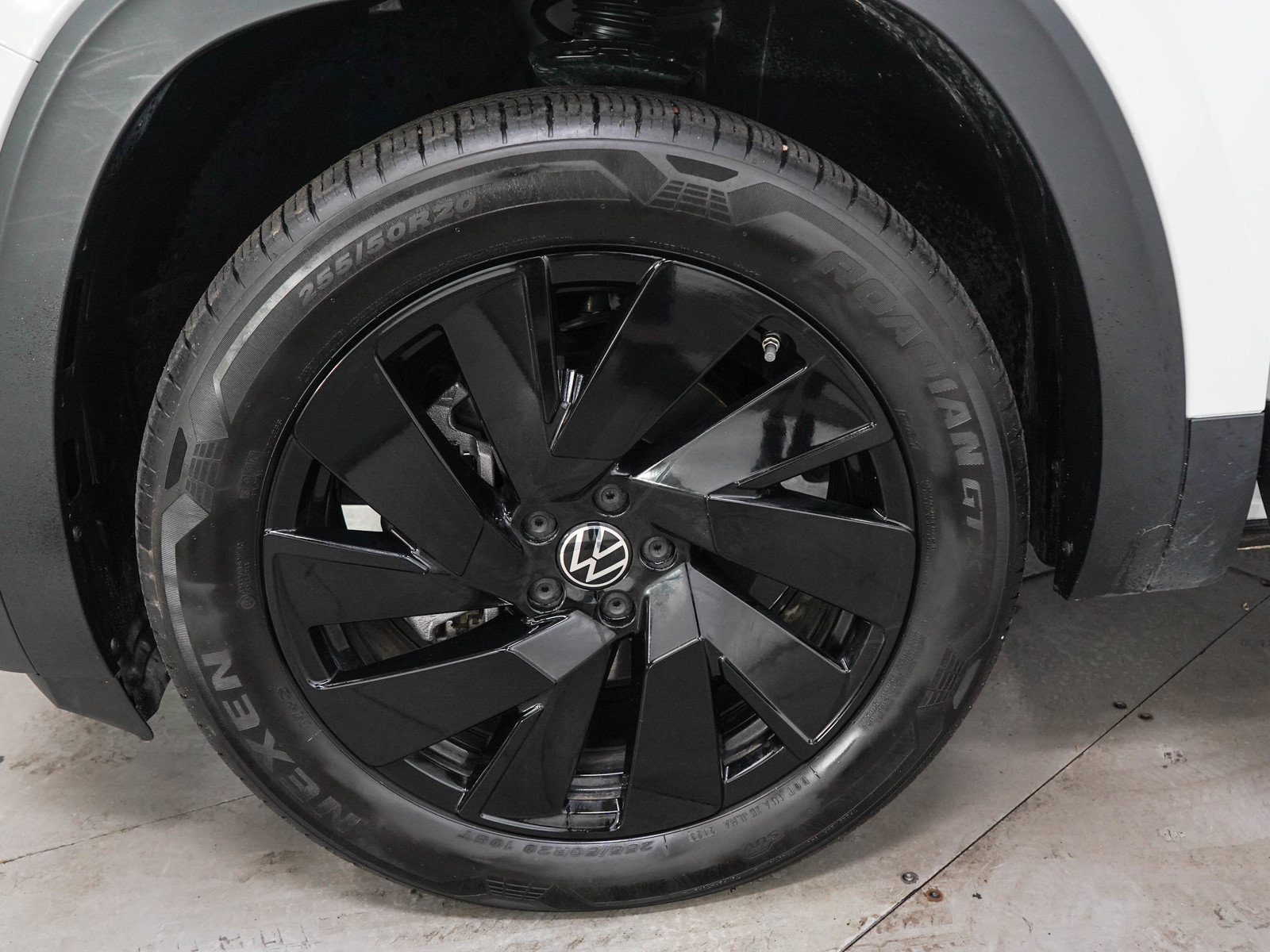 Used 2024 Volkswagen Atlas SE AWD/4WD image 31