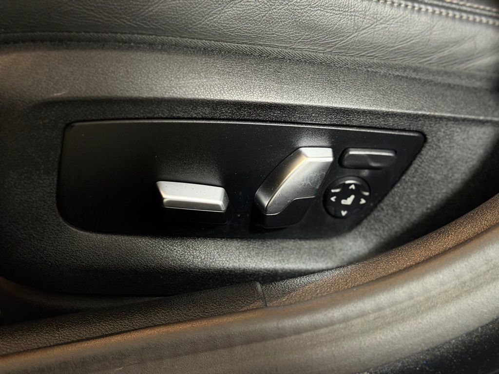 Used 2022 BMW 540i xDrive w/ Premium Package image 24