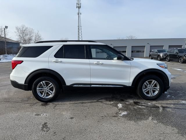 Used 2022 Ford Explorer XLT w/ Equipment Group 202A image 5