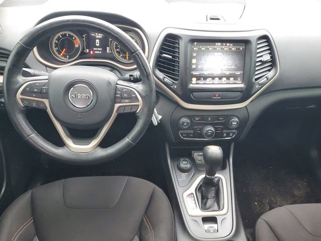 Used 2017 Jeep Cherokee Latitude w/ Cold Weather Group AWD/4WD image 12