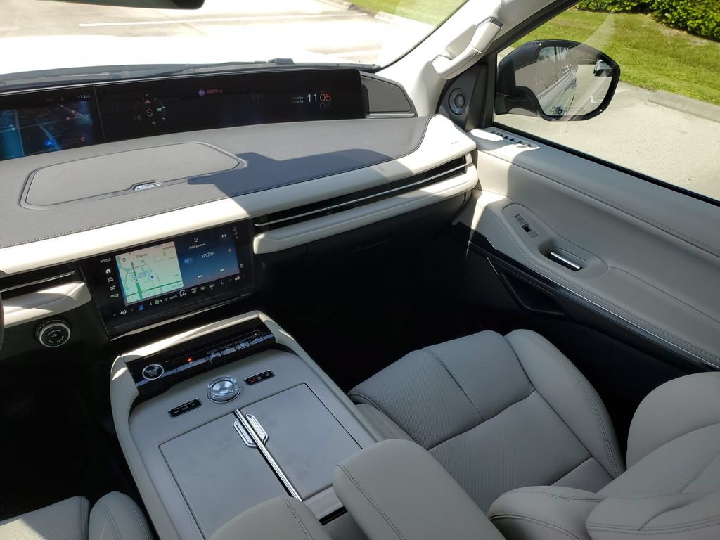 New 2026 Lincoln Navigator L Premier AWD/4WD image 18