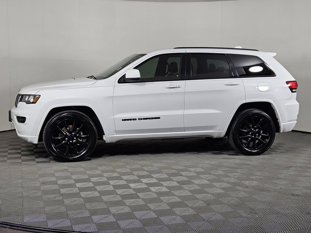 Used 2020 Jeep Grand Cherokee Altitude RWD image 3