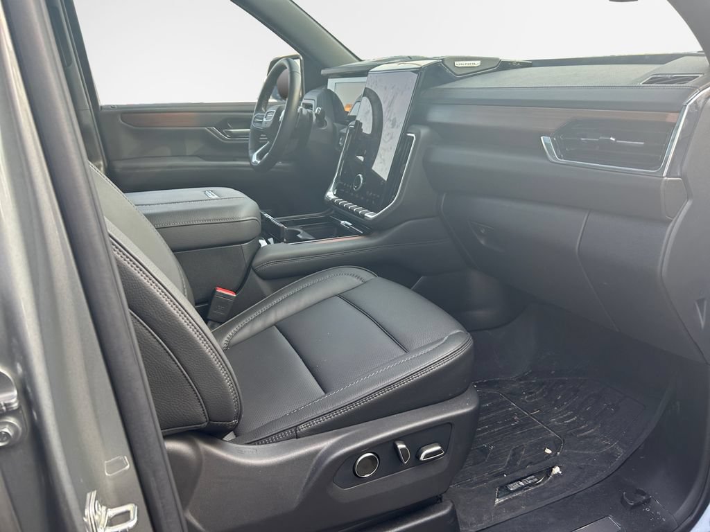 Used 2026 GMC Yukon XL Denali w/ Sun & Power Step Package AWD/4WD image 30