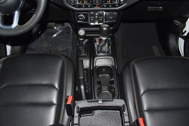 Used 2024 Jeep Wrangler Sahara w/ Technology Group image 21