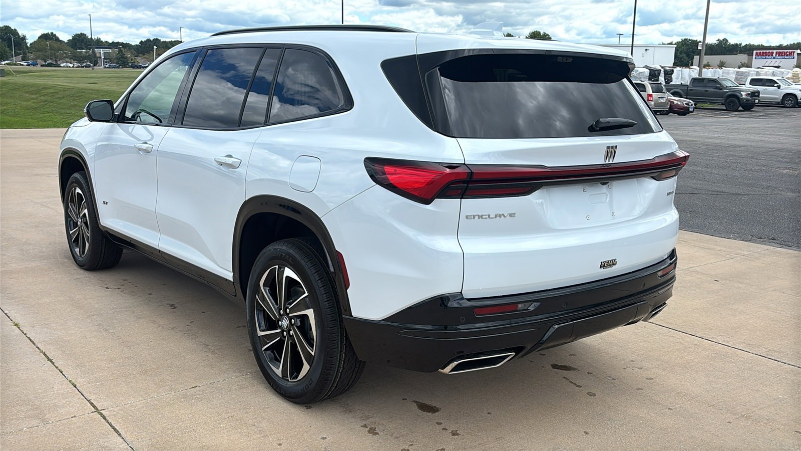 New 2026 Buick Enclave Sport Touring w/ Power Package image 7