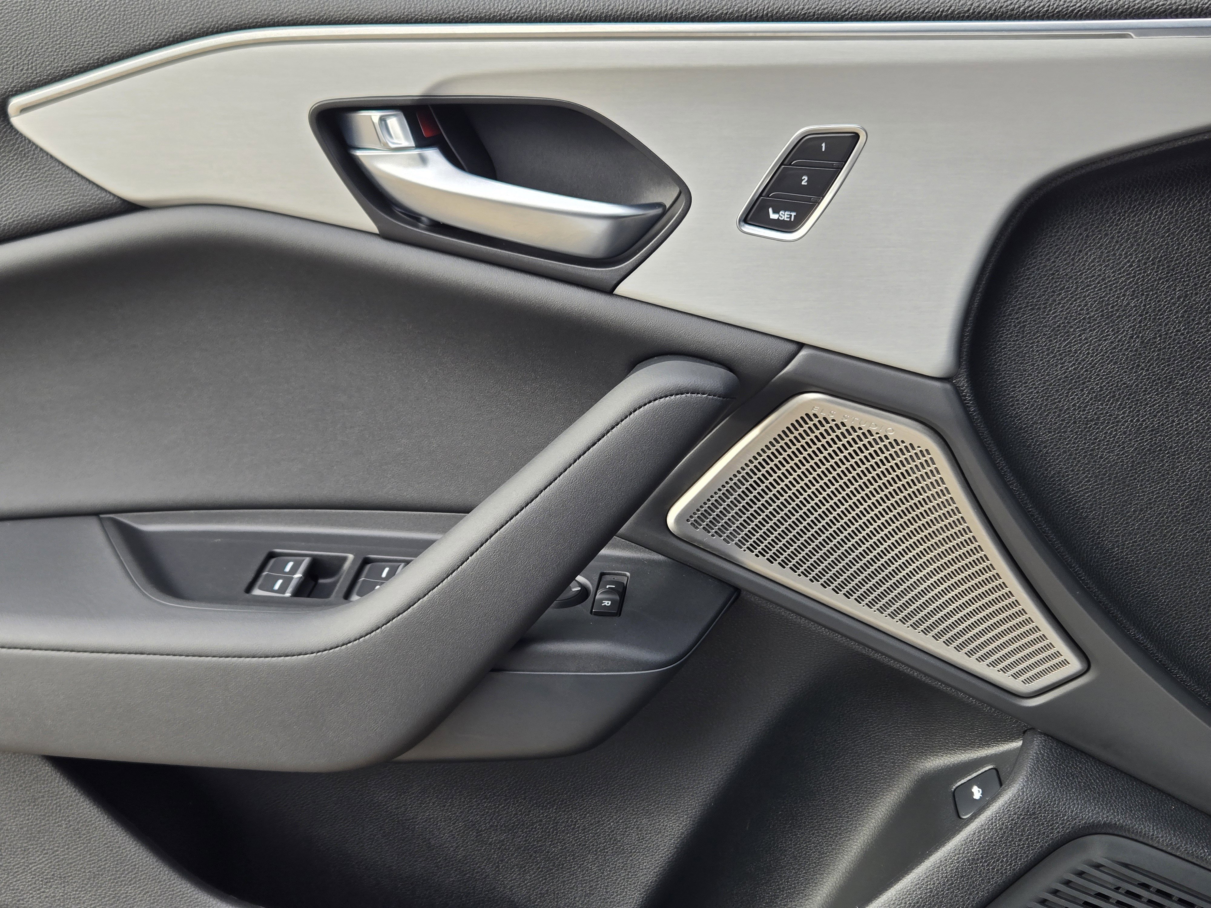 Certified 2025 Acura TLX w/ Technology Package image 23