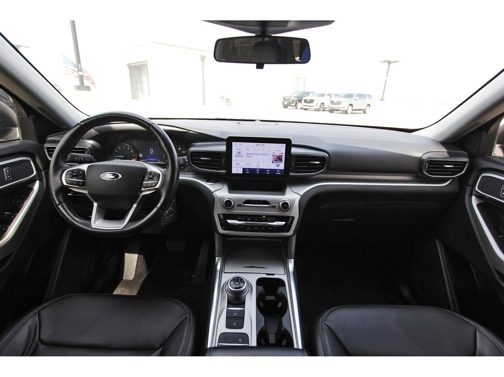 Used 2022 Ford Explorer XLT w/ Equipment Group 202A image 9