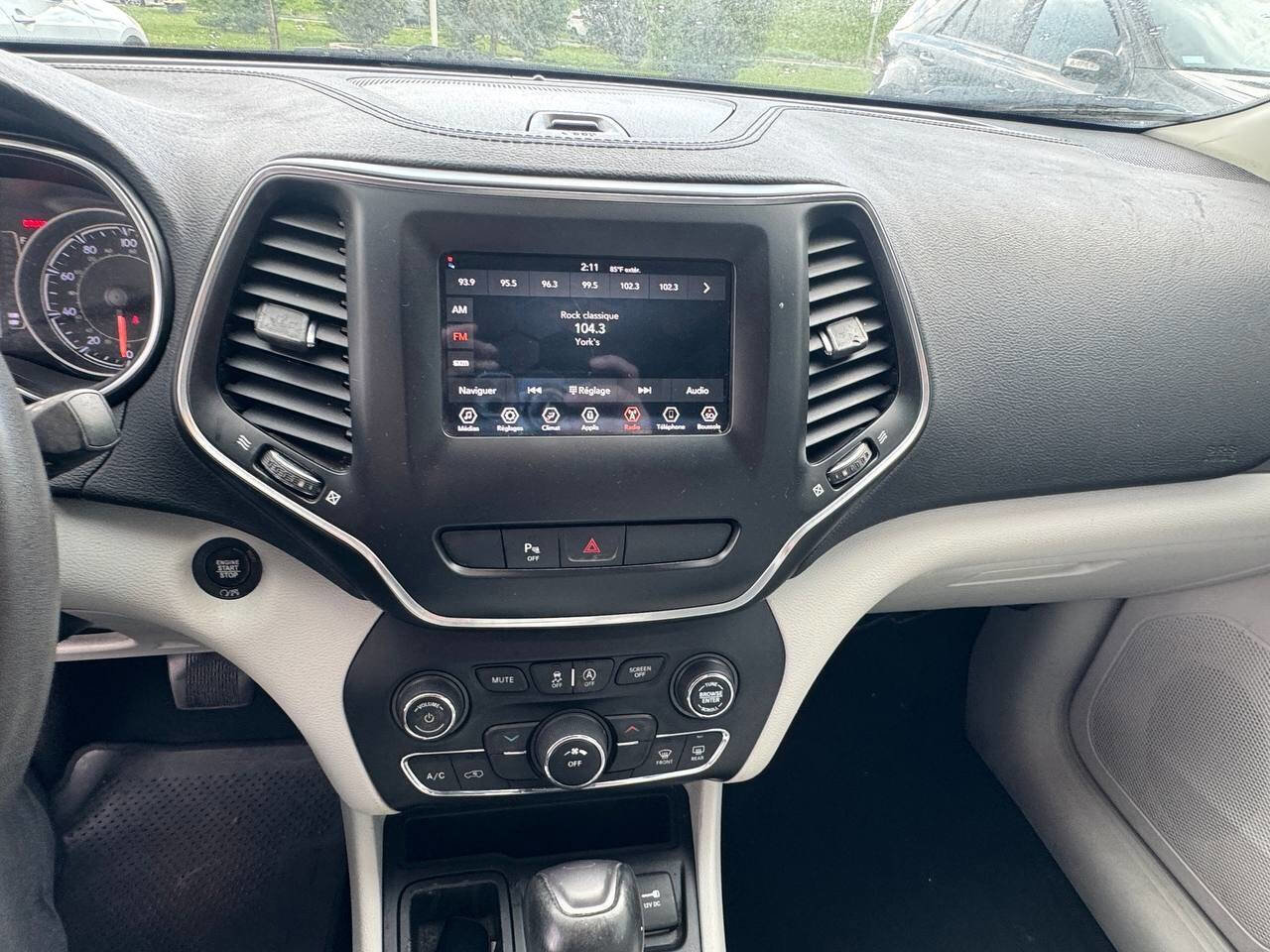 Used 2020 Jeep Cherokee Latitude Plus FWD image 11