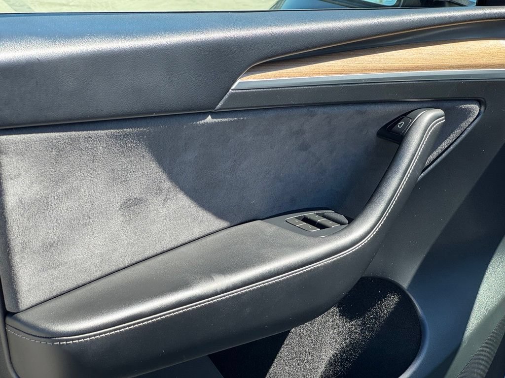 Used 2023 Tesla Model Y Performance AWD/4WD image 8